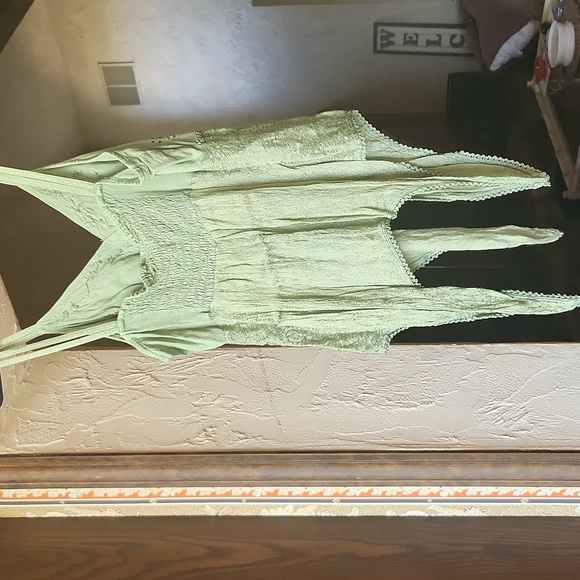 L.S.I Asymmetrical Top. Size S/M Green. - Picture 5 of 6